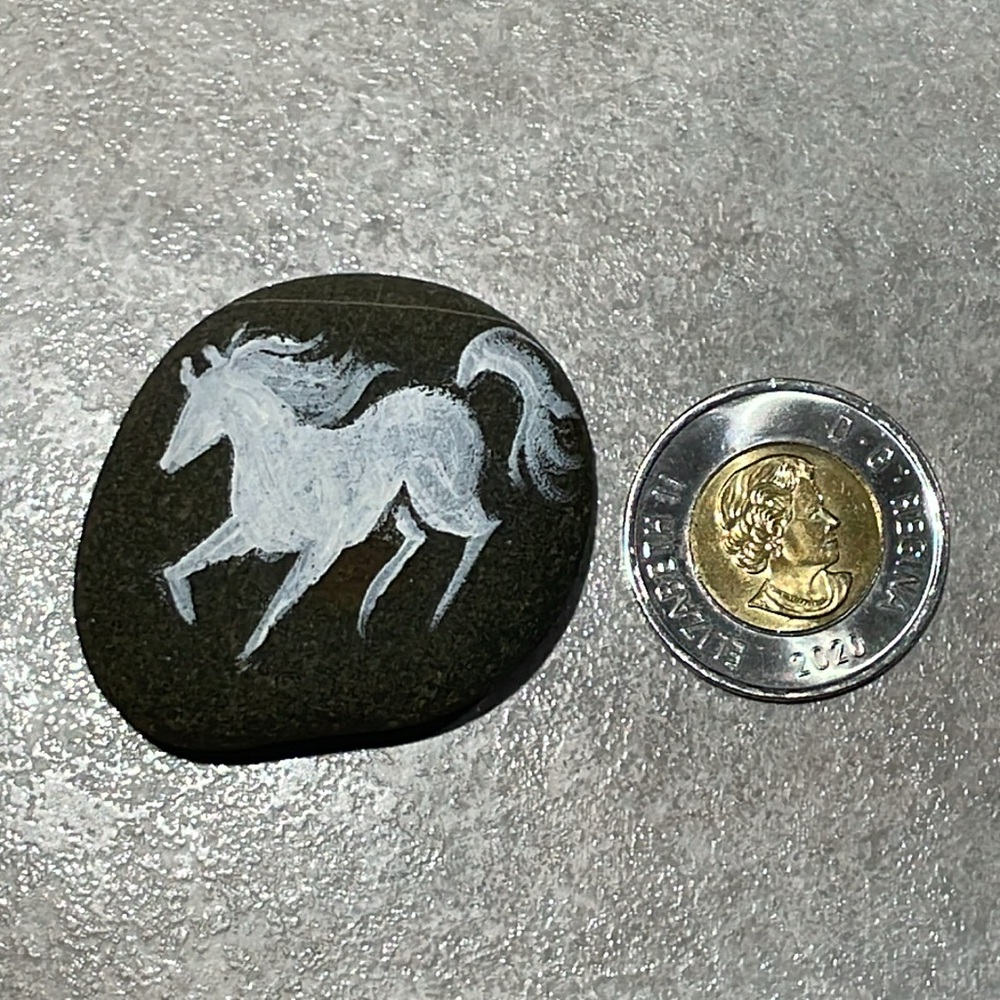 Pocket river worry stone with white horse talisman tiny painting - Picture 4 of 4